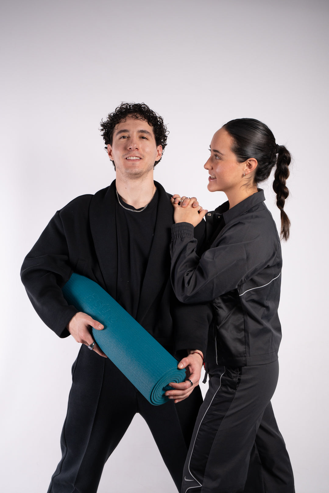 ¿Buscas una Cita Diferente? Hacer Yoga Juntos Puede Decir Más que una Cena