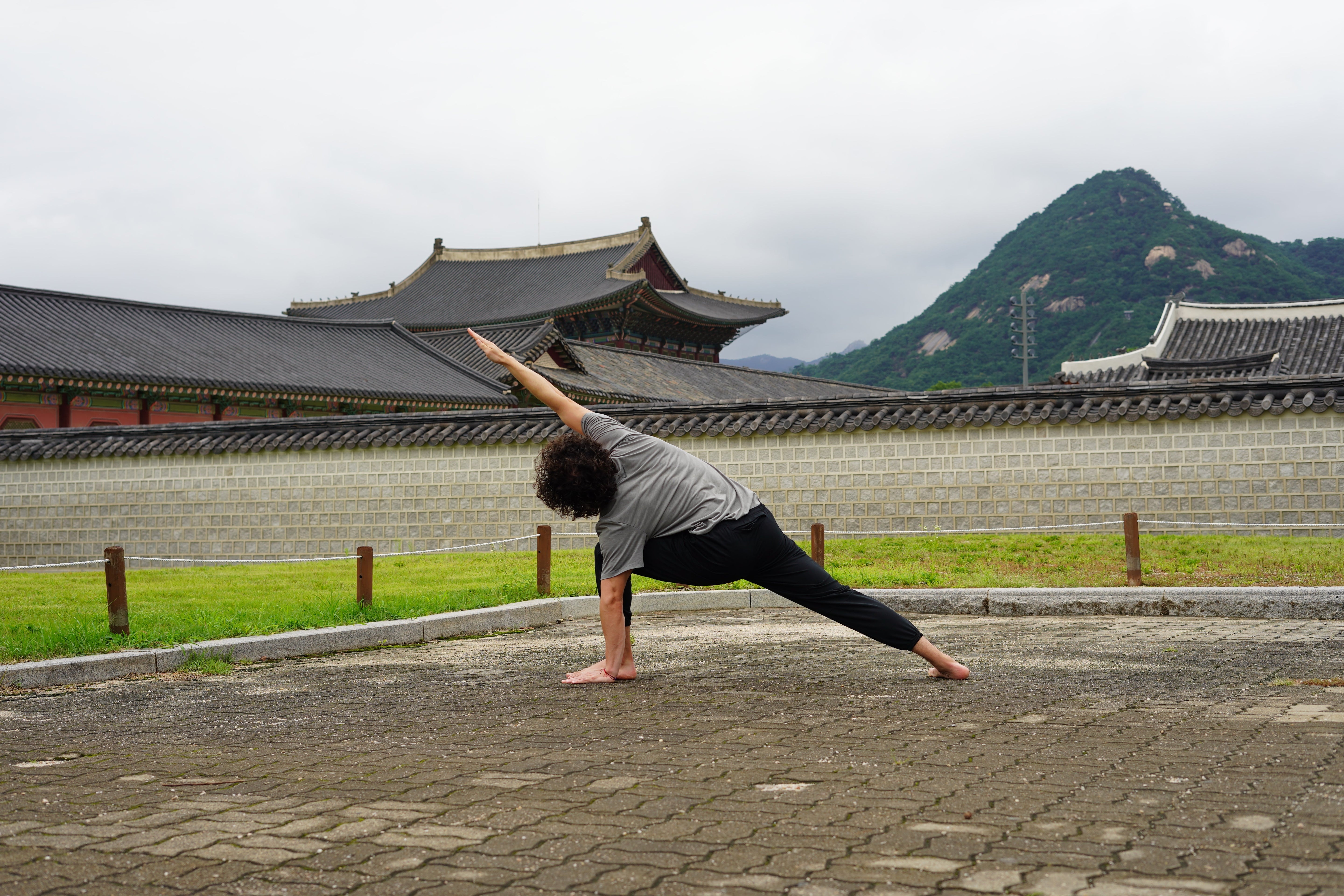 Yoga de Viaje: Cómo Mantener tu Práctica en Cualquier Lugar