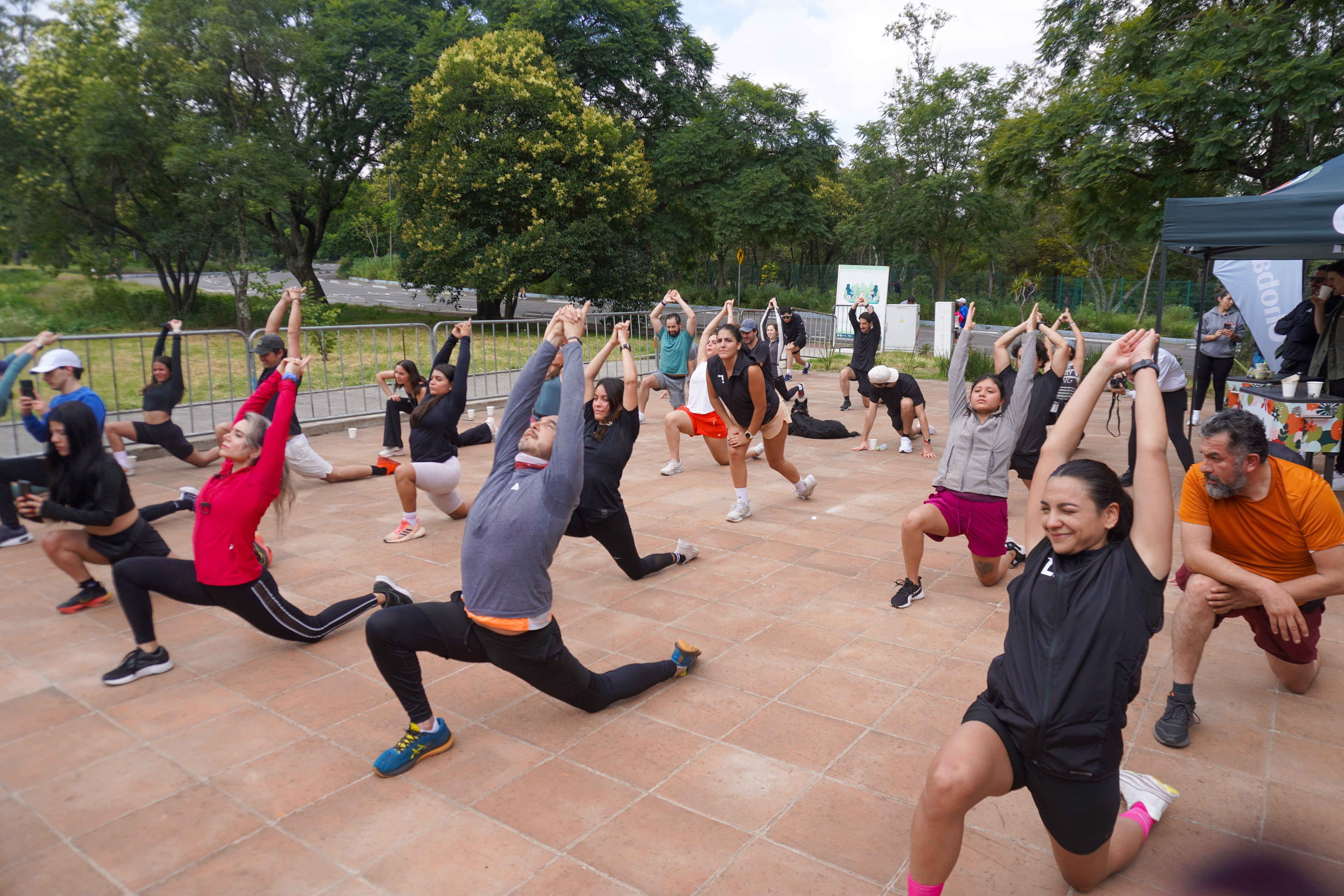 Cómo complementar con Yoga otros Deportes: Fuerza, Flexibilidad y Enfoque