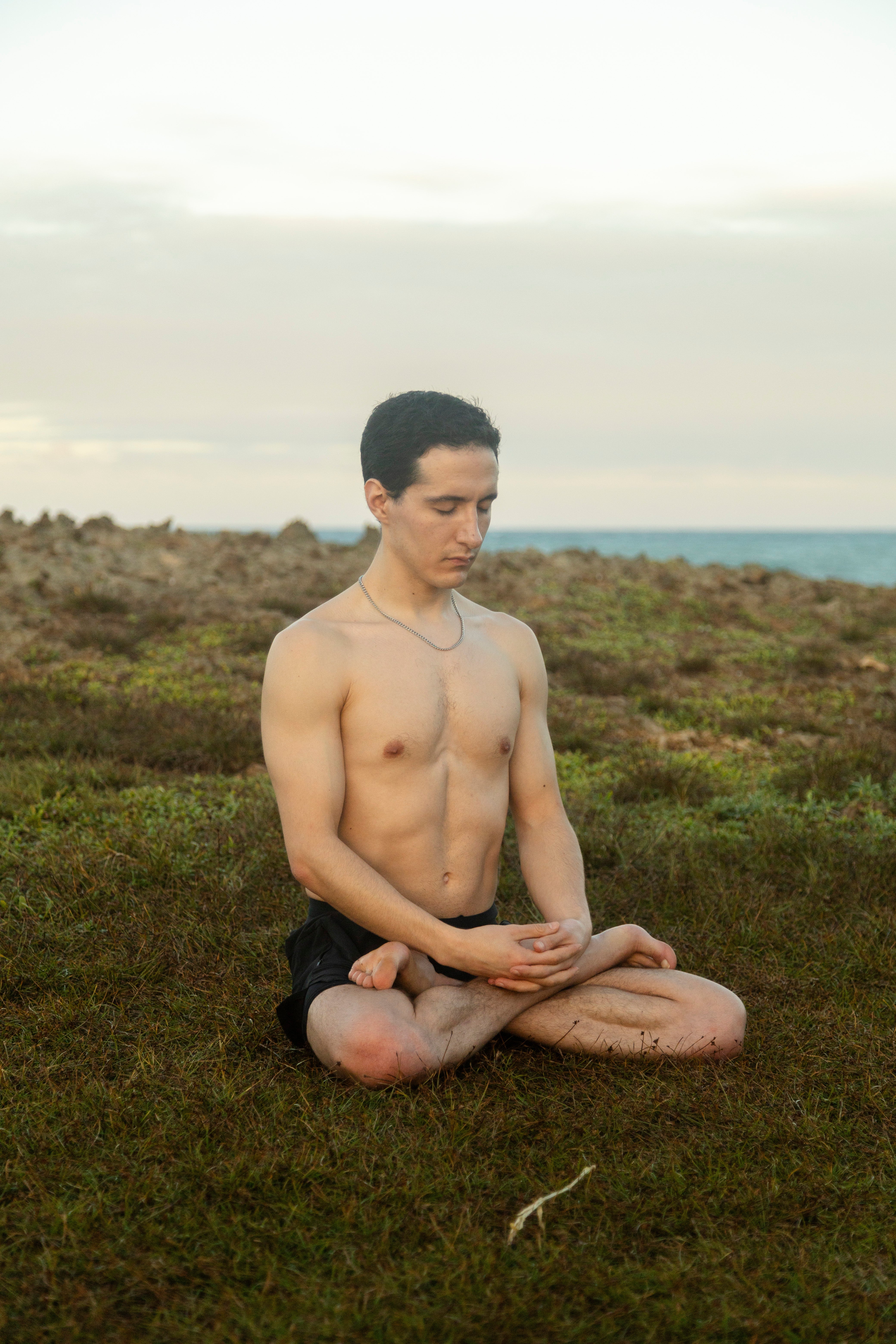 Cómo el Yoga Puede Ayudarte si Pasas Todo el Día Sentado