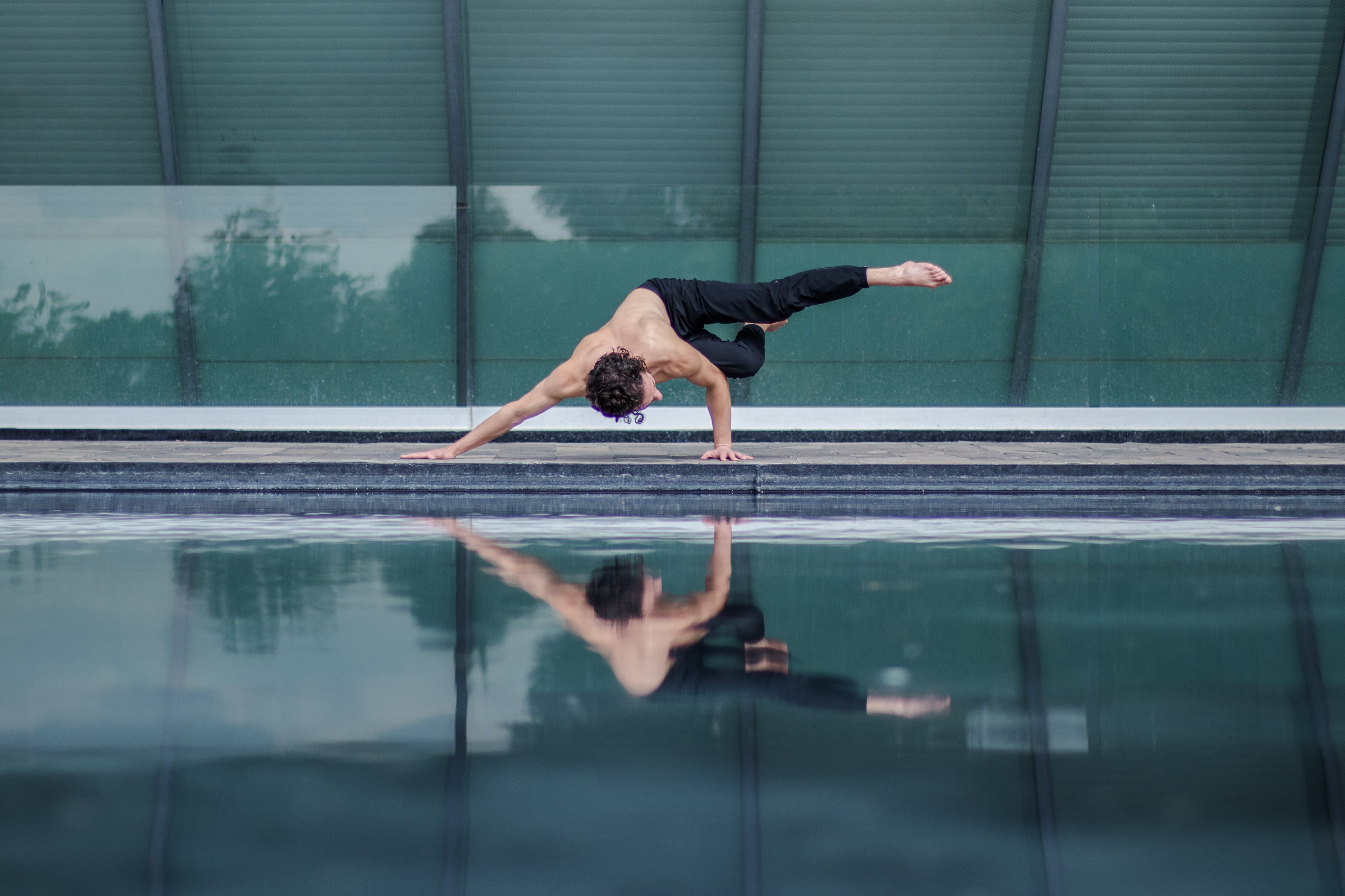 Qué Hacer Antes y Después de Practicar Yoga (Y Por Qué Importa)