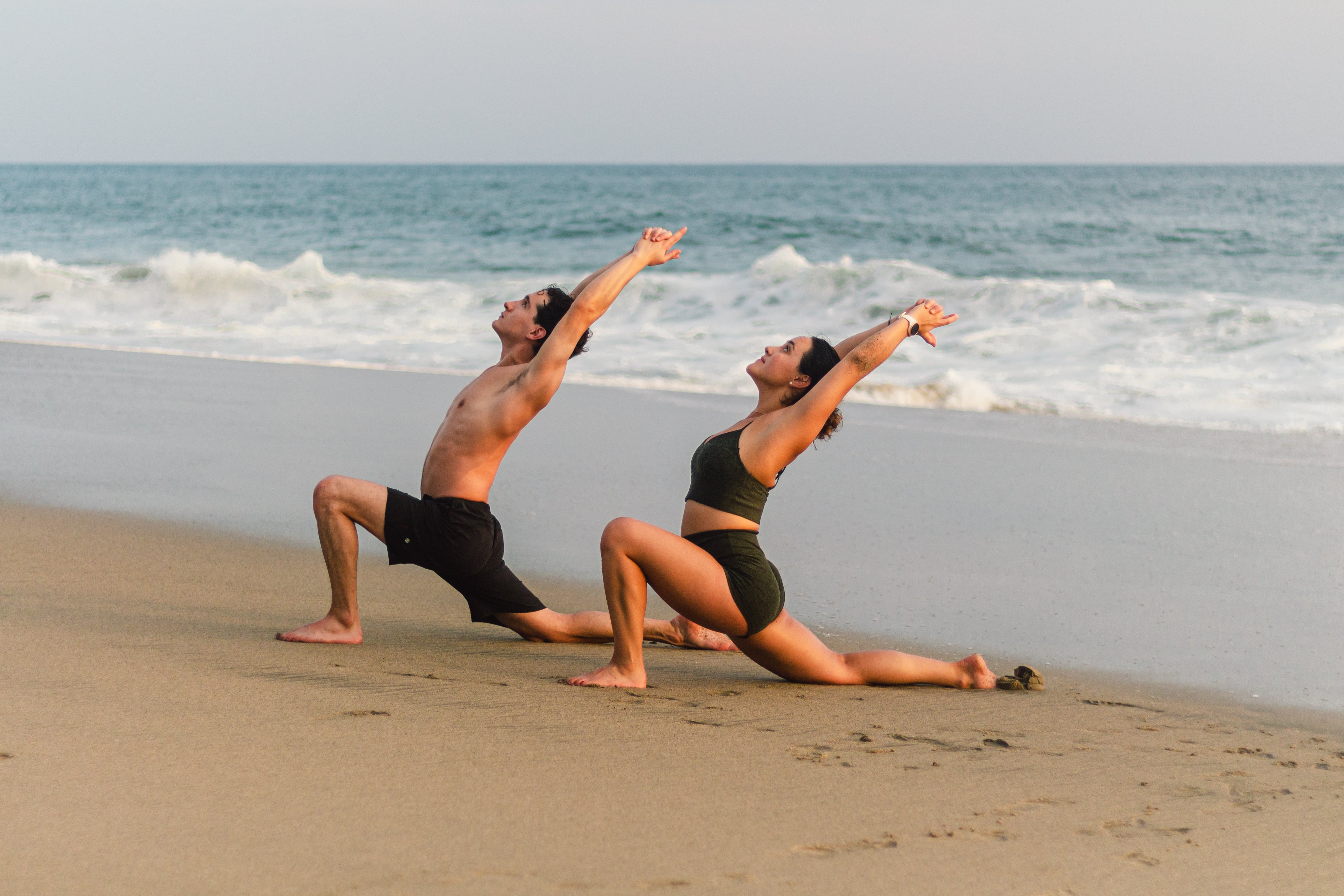 Daniel Ferráez y Paloma Marín: Los Maestros de Yoga Detrás de Astro Mats